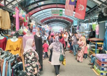 KEBANYAKKAN pengguna perkhidmatan Beli Sekarang, Bayar Kemudian (BNPL) khususnya orang muda lebih cenderung menggunakan untuk memenuhi kehendak berbanding keperluan.-GAMBAR HIASAN