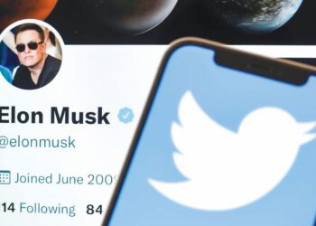 ELON Musk mengambil alih Twitter dengan tawaran sebanyak AS$44 bilion. – GAMBAR HIASAN