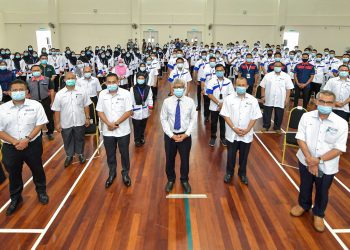 WAHID Razzaly bersama 864 pelajar diploma bagi sesi akademik 2020/2021 di Kampus Pagoh baru-baru ini.