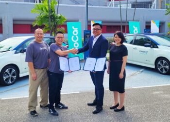 MAJLIS pertukaran dokumen kolaborasi antara Go Car Malaysia dan Green EV Charge di Petaling Jaya, hari ini.