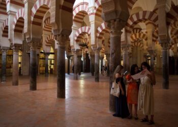 KEADAAN kerosakan Masjid Besar Córdoba didedahkan dalam satu laporan yang dikemukakan kepada kerajaan. - AFP