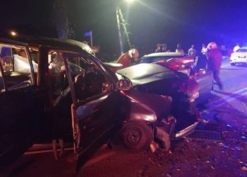 KEMALANGAN dua buah kenderaan yang mengakibatkan seorang maut dan enam lagi cedera parah di Kilometer 13.8 Jalan Seremban-Port Dickson, Port Dickson, malam semalam. - IHSAN BOMBA