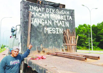 IJAT Taib berharap mesej yang dipaparkan di belakang lorinya dapat menjadi renungan dan pengajaran kepada orang lain supaya tidak terjebak dalam aktiviti perjudian.