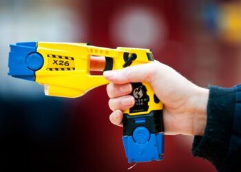 PISTOL elektrik Taser jarang digunakan terhadap kanak-kanak. -AGENSI 