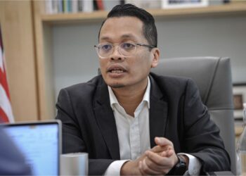 NIK NAZMI NIK AHMAD