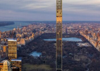 MENARA Steinway berlatarbelakangkan langit bandar New York. - EVANJOSEPHPHOTO