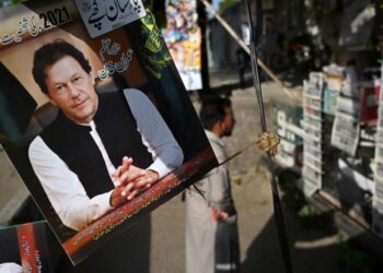 IMRAN Khan berulang kali mendakwa parti pembangkang Pakistan sedang bekerjasama dengan kuasa asing. - AFP