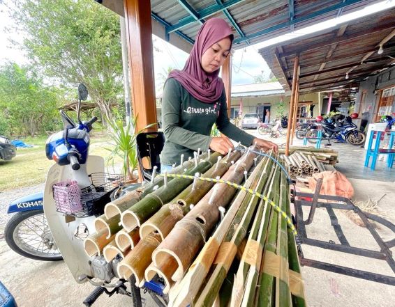 Raya pelita buluh Pelita kekabu