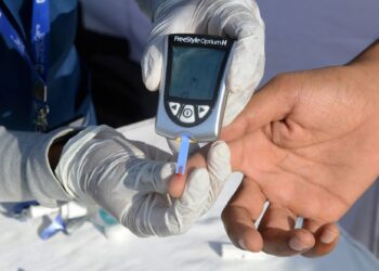 SEMAKIN ramai penduduk India hidap diabetes dan tekanan darah tinggi akibat gaya hidup tidak sihat. - AFP