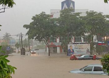 PERSIMPANGAN Cheng, Melaka kerap dilanda banjir kilat berikutan hujan lebat - UTUSAN DIYANATUL ATIQAH ZAKARYA