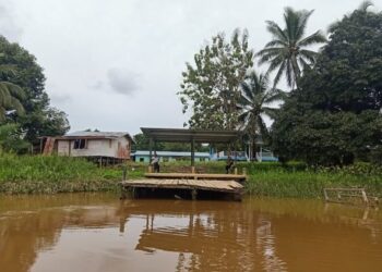 Lokasi mangsa dilaporkan hilang dipercayai dibaham buaya di Kampung Serudung Laut, Kalabakan, Tawau semalam.-IHSAN Bomba