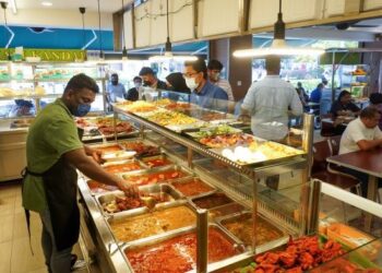 RESTORAN mamak memerlukan ramai pekerja tempatan tetapi tidak mendapat sambutan.