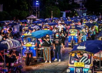 KADAR bunuh diri di Thailand meningkat ekoran tekanan akibat Covid-19. - AFP