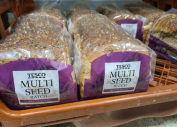 ROTI jenama Tesco yang mengandungi biji popi didakwa menjadi punca pengesanan dadah jenis opium. -AGENSI