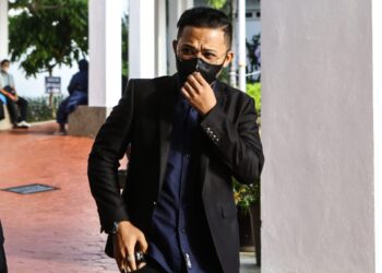 MUHAMMAD FATHI NA'IM Mazlam mengaku tidak bersalah atas sembilan pertuduhan melibatkan rogol, amang seksual dan hubungan seks di Mahkamah Sesyen Klang, Klang, Selangor.
-UTUSAN/ AFIQ RAZALI