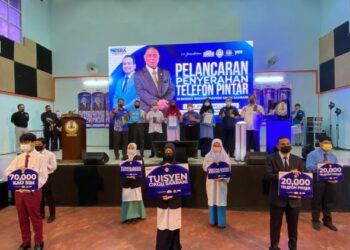 SPESIFIKASI telefon pintar yang diberi percuma melalui program Tuisyen Cikgu Saarani sudah memadai untuk digunakan ketika PdPR.