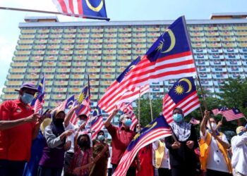 PENGERTIAN merdeka perlu dilihat dalam skop yang luas termasuk tidak mementingkan diri sendiri dan prihatin terhadap orang sekeliling. - GAMBAR HIASAN/MAJLIS BANDAR RAYA IPOH