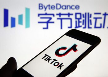 TIKTOK dibangunkan oleh ByteDance menjadi  platform untuk orang ramai berkongsi pelbagai maklumat dan cerita. –GAMBAR HIASAN