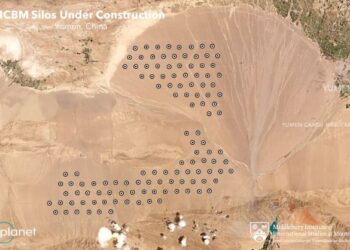 IMEJ satelit menunjukkan 119 silo yang sedang dibina bagi menempatkan peluru berpandu balistik antara benua di Yumen, China. - IHSAN MIDDLEBURY INSTITUTE