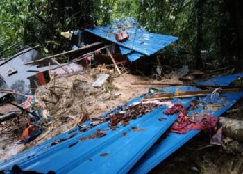 KAWASAN mangsa ditemukan maut di kawasan tanah runtuh di Forest Hill, Penampang petang tadi.-IHSAN Bomba