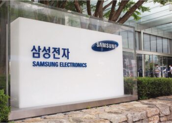 KUMPULAN Samsung sedang berusaha untuk menjadikan perniagaan perantinya neutral karbon menjelang 2030. - GAMBAR HIASAN