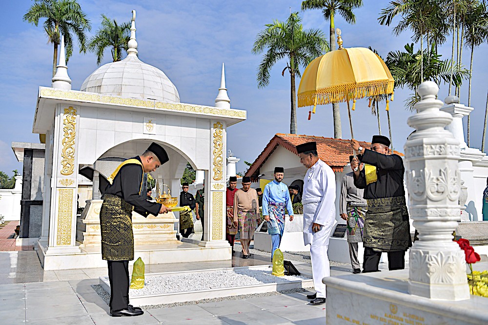 Sultan, Sultanah Kedah Berangkat Ke Istiadat Ziarah Makam - Utusan Malaysia