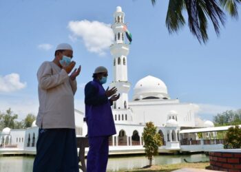 TIDAK perlu dihadkan kehadiran terlalu sedikit jemaah untuk bersolat Jumaat. - UTUSAN/PUQTRA HAIRRY