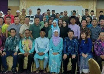 SEBAHAGIAN anggota Jabatan Sukarelawan Malaysia (Rela) 
Negeri Pulau Pinang bergambar 
kenangan semasa Program Sambutan Aidilfitri 2023 di Hotel Seri Malaysia 
(HSM) Kepala Batas, Pulau Pinang baru-baru ini.