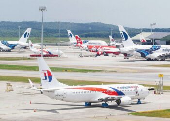 KLIA yang merupakan pintu masuk utama laluan udara ke negara ini terus merekodkan prestasi memberangsangkan sepanjang berada di bawah kendalian MAHB. – GAMBAR HIASAN