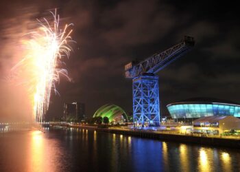 GLASGOW dinamakan sebagai 'kawasan panas UFO' selepas beberapa kes penampakan objek misteri tahun lalu.-AFP