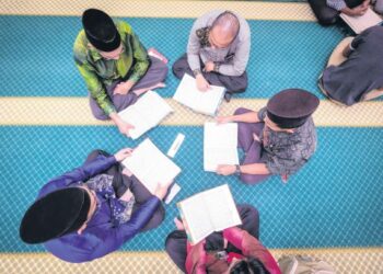 MAJLIS tadarus al-Quran dan jamuan di surau perlu patuhi SOP. – GAMBAR HIASAN