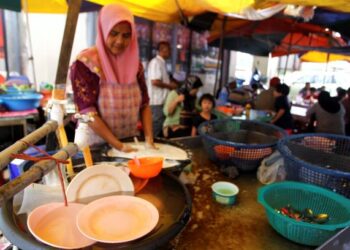 RESTORAN tidak memerlukan pencuci pinggan apabila hanya menyediakan perkhidmatan bawa pulang ketika Perintah Kawalan Pergerakan. – GAMBAR HIASAN