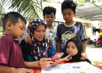 IBU bapa perlu bijak menyimbangi ilmu dunia dan akhirat dalam membentuk peribadi anak-anak yang mulia.