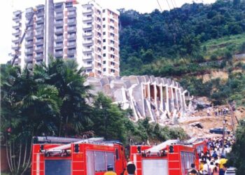 TRAGEDI kondominium Highland Towers runtuh di Ulu Klang, Selangor pada 1993 meninggalkan kesan mendalam bukan sahaja terhadap ahli keluarga mangsa tetapi seluruh rakyat Malaysia. – UTUSAN