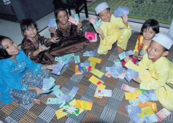 Setiap kali sambutan Hari Raya Aidilfitri, golongan paling gembira ialah kanak-kanak kerana dapat mengumpul duit raya.