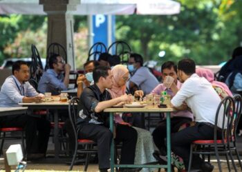 ORANG ramai diminta lebih cerewet dalam pemilihan lokasi dan kebersihan premis makanan bagi mengelak jangkitan kolera. -GAMBAR HIASAN/FAISOL MUSTAFA