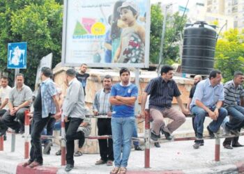 TIADA keperluan untuk membawa masuk pekerja asing ketika negara masih mencatat jumlah penularan Covid-19 yang tinggi serta peningkatan angka pengangguran dalam kalangan rakyat. – GAMBAR AGENSI