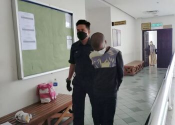 C. VIKNESVARAN (kanan) dijel enam tahun dan 10 sebat selepas mengaku bersalah atas pertuduhan pilihan mengedar dadah jenis syabu 106.71g di Mahkamah Tinggi Shah Alam, Selangor hari ini.