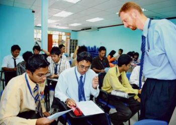 SETIAP ahli akademik memerlukan kebebasan berfikir sepenuhnya dan meluahkan pandangan serta pendapat tanpa sekatan. – GAMBAR HIASAN/UTUSAN