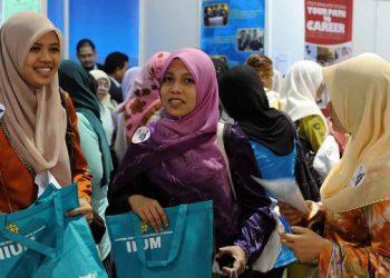 BELIA perlu mendapatkan pekerjaan bagi menjana sumber pendapatan untuk diri sendiri dan menampung keluarga. – GAMBAR HIASAN/AFP