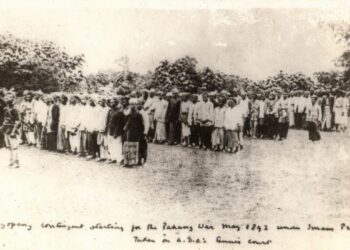 PENDUDUK Gopeng berkumpul dalam satu majlis pada 1892.