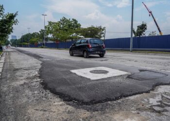 FENOMENA korek dan kambus bagi penggantian paip lama dan pembaikan jalan adalah suasana lumrah di Malaysia. – GAMBAR HIASAN/AMIR KHALID