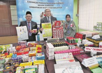 TINDAKAN menjual ubat-ubatan tanpa preskripsi doktor adalah menyalahi undang-undang kerana boleh membahayakan kesihatan atau nyawa pengguna. – GAMBAR HIASAN/UTUSAN