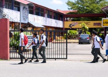 SOP selepas tamat waktu persekolahan juga harus dipantau bagi memastikan penularan Covid-19 tidak merebak dalam kalangan pelajar.