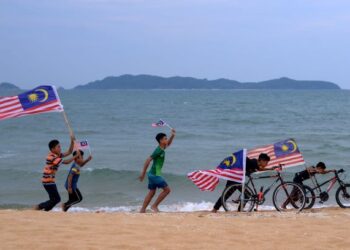 RAKYAT perlu sentiasa menyuburkan semangat Hari Malaysia tanpa mengira masa dan waktu. -UTUSAN/
PUQTRA HAIRRY.