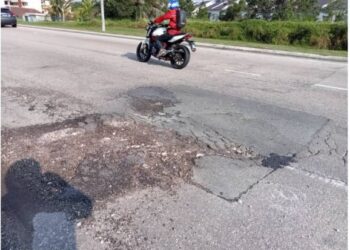 ANTARA keadaan jalan yang tidak diselenggara dengan baik.