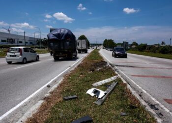 PEMBAHAGI  jalan yang tidak lurus dan rendah menjadi punca kemalangan. 
– UTUSAN/IQBAL ROSLI