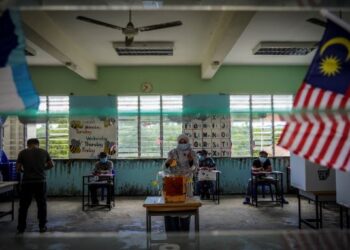 Ahli Parlimen yang melompat parti diibaratkan sebagai pengkhianat kerana membelakangkan kepercayaan pengundi. – GAMBAR HIASAN/SHIDDIEQIIN ZON