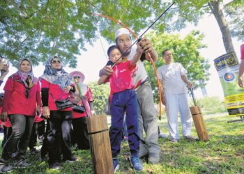 BERPERSATUAN menjadi medan menjalin ukhuwah
dan silaturahim.