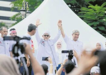 PEMIMPIN Pakatan Harapan (PH) diminta berhenti mencari dan menuding kesalahan kepada UMNO dan Pas sebaliknya melihat kelemahan dalam parti sendiri.-UTUSAN